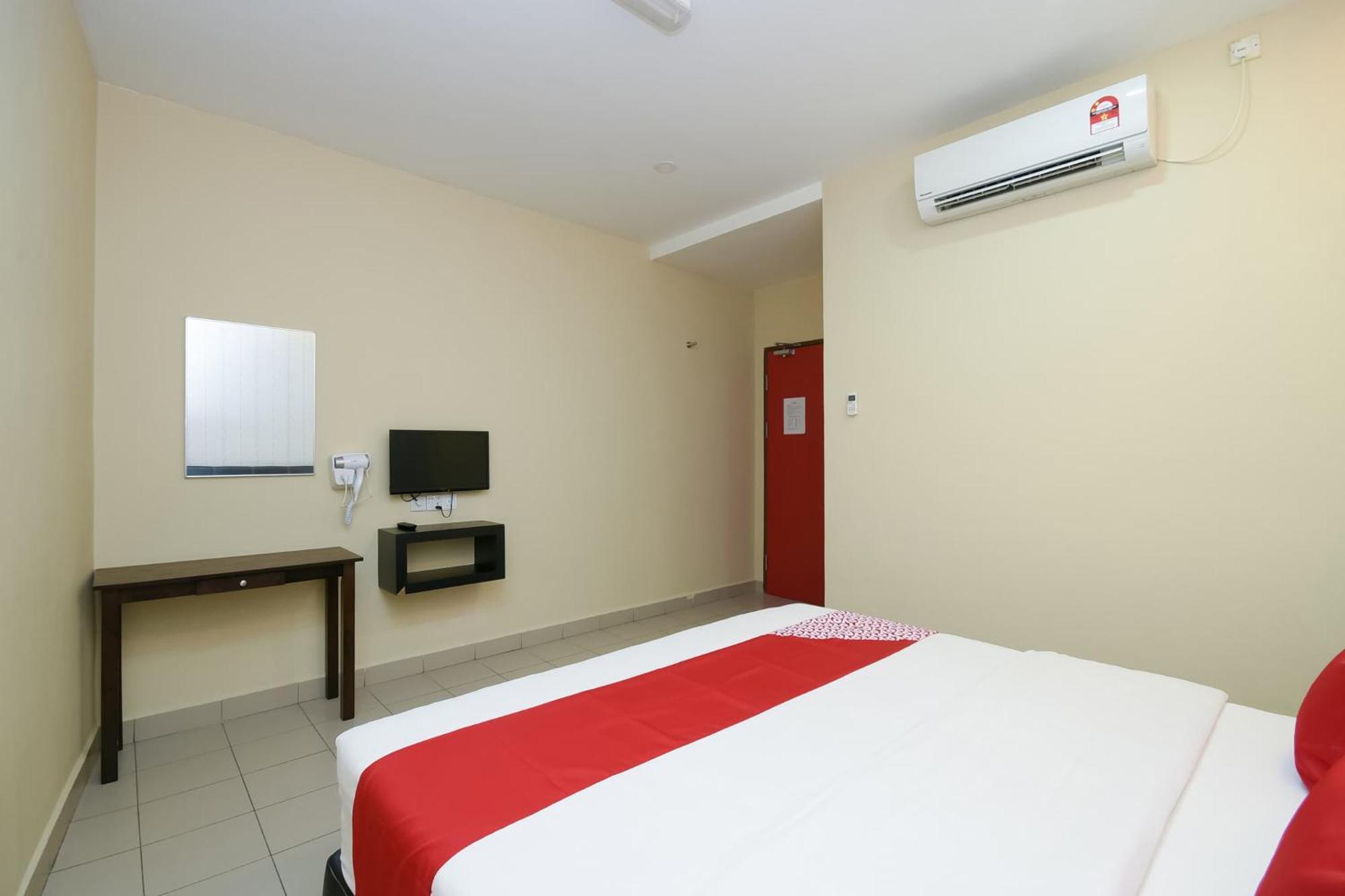 Oyo 89301 Ys Inn Мири Экстерьер фото