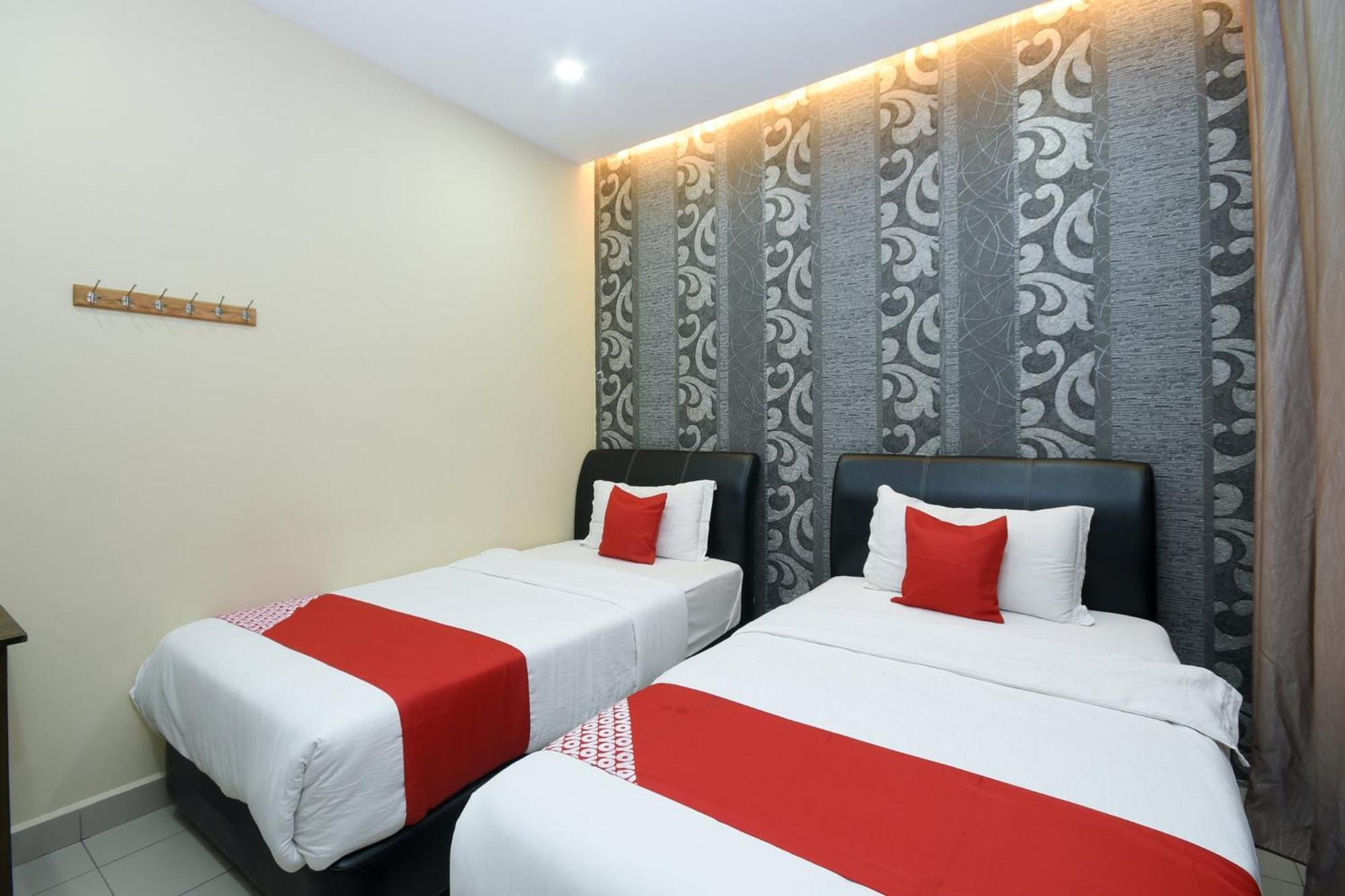 Oyo 89301 Ys Inn Мири Экстерьер фото